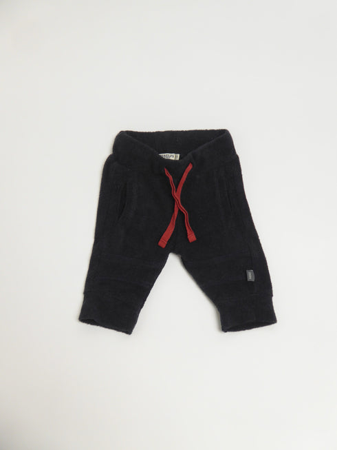 Imps&Elfs - Broek (50) Zwart broekje spons stof met rood lintje