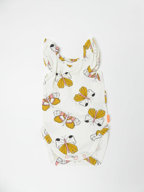 Body (50) Witte body met vlinders en leuke mouwtjes