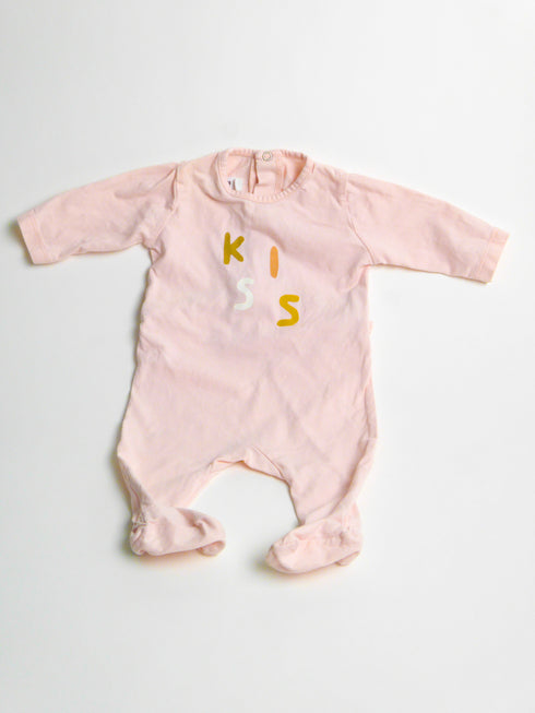 P'tit Filou - Pyjama (50) Lichtroze pyjama 'Kiss'