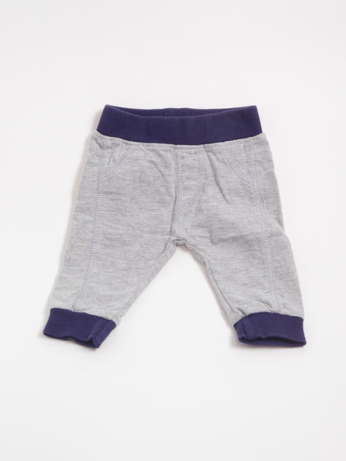 Babyface - Broek (50) Grijs broekje met blauwe zoom, beursje achteraan